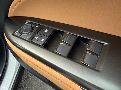 صورة مصغرة 35 لـ 2025 Lexus NX
