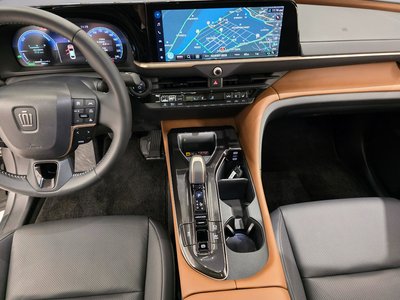 2025 Toyota CROWN CROSSOVER photo 9