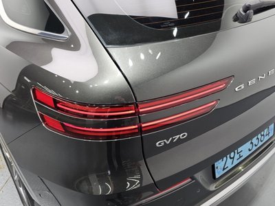 2022 Genesis ELECTRIFIED GV70 photo 10