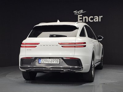 صورة 3 لـ 2024 Genesis GV70
