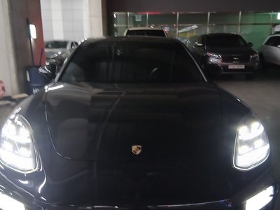 PORSCHE PANAMERA - 1