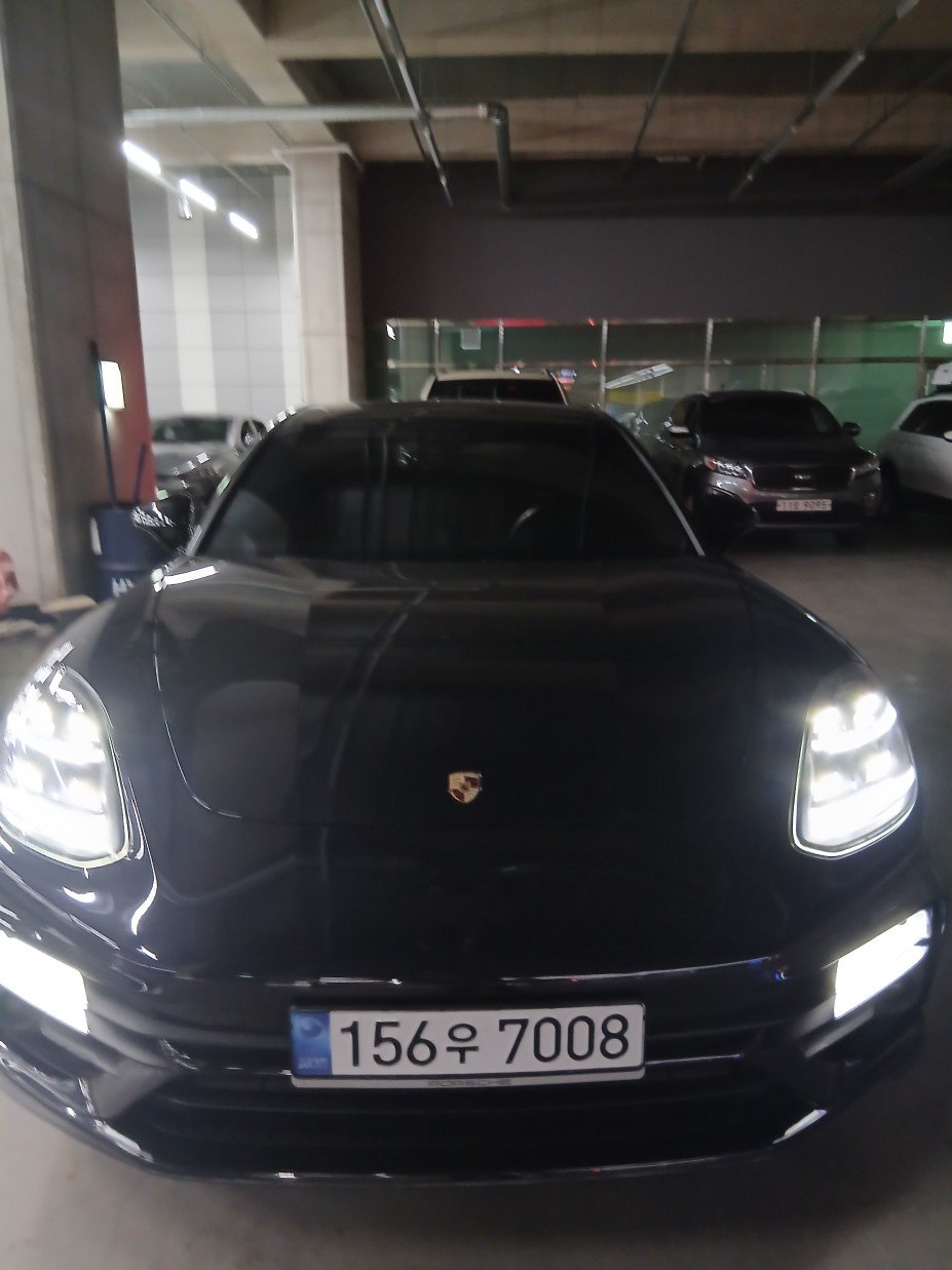 PORSCHE PANAMERA - View 1