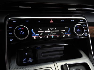 2022 Genesis GV80 thumbnail 32