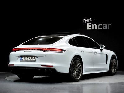 PORSCHE PANAMERA - 3