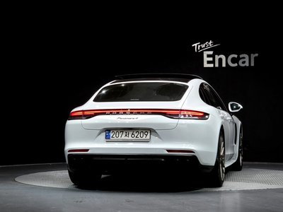 PORSCHE PANAMERA - 4