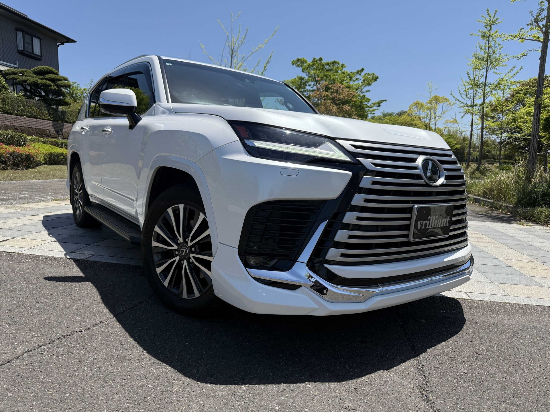 LEXUS LX - View 1