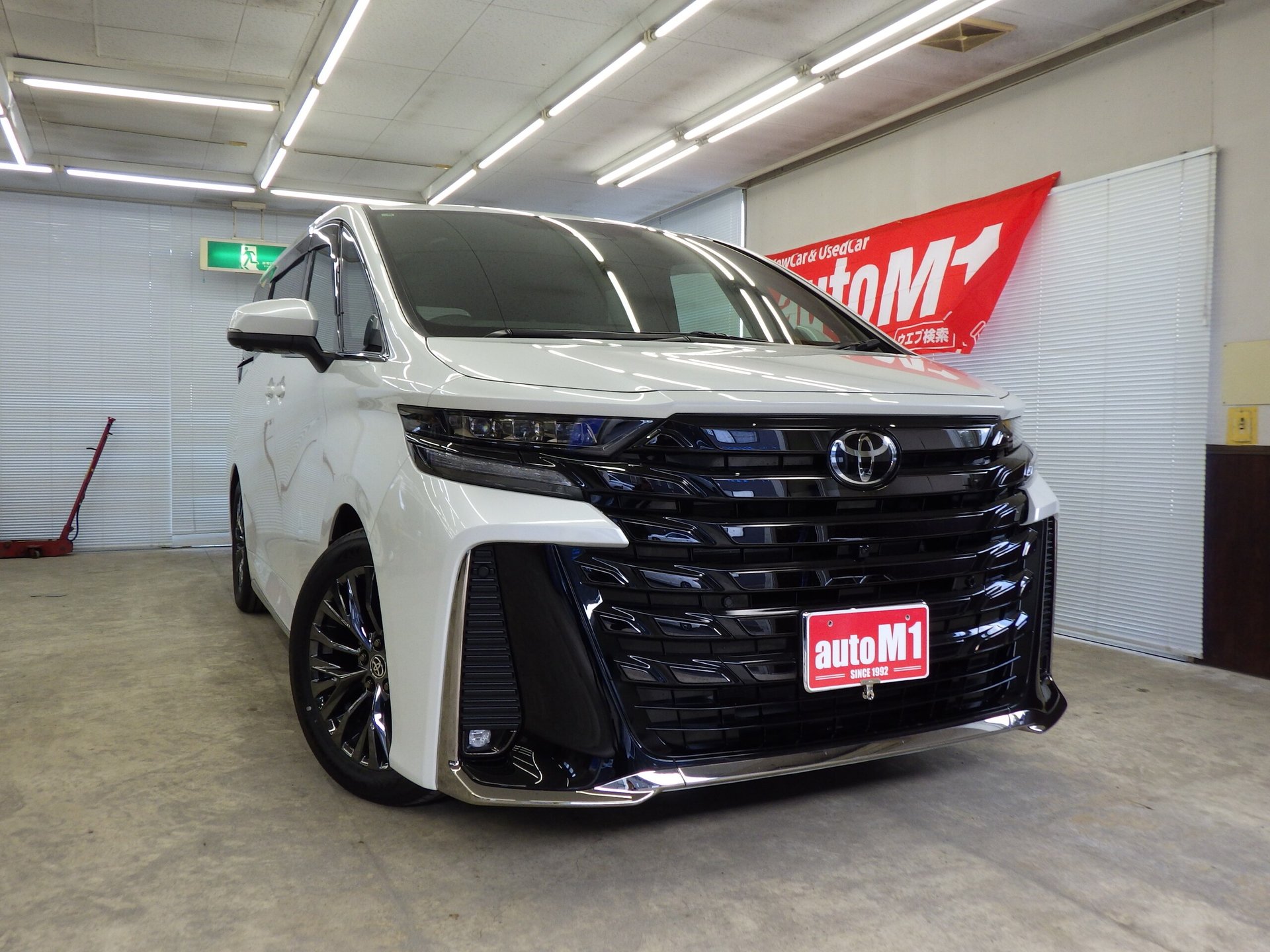 TOYOTA VELLFIRE - View 1