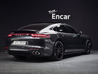 PORSCHE PANAMERA - 4