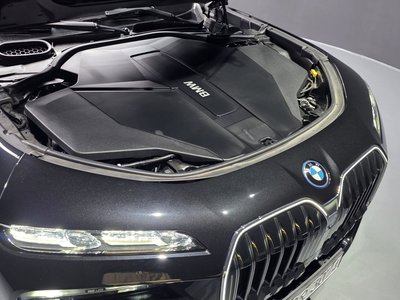 BMW I7 - 7