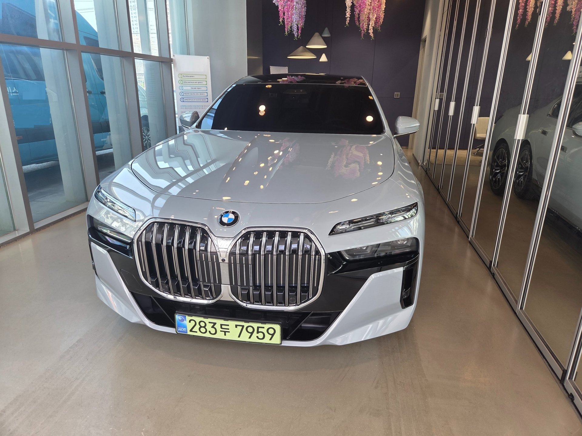 BMW 7 SERIES - View 1