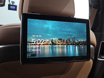 2021 Genesis G90 — миниатюра 25