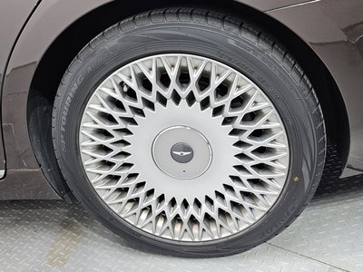 صورة 8 لـ 2021 GENESIS G90