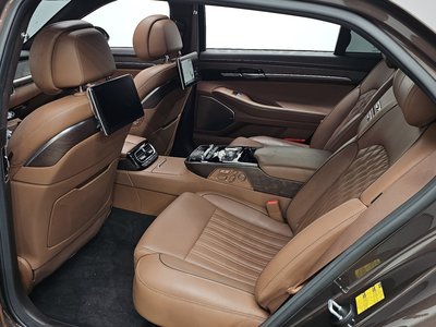 2021 Genesis G90 — миниатюра 17