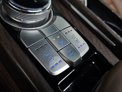 2021 Genesis G90 — миниатюра 34