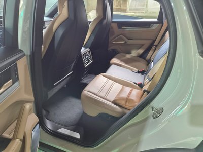 PORSCHE CAYENNE - 8