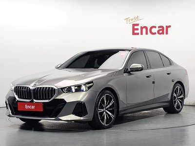 2026 BMW 5 SERIES 照片 1