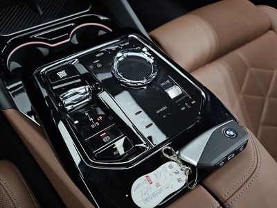 صورة مصغرة 12 لـ 2026 BMW 5 SERIES