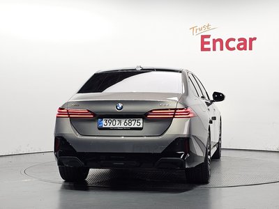 2026 BMW 5 SERIES 照片 3