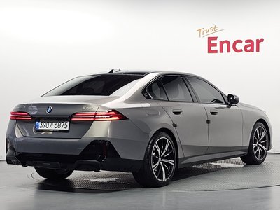 2026 BMW 5 SERIES 照片 4