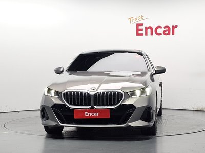 2026 BMW 5 SERIES 照片 2
