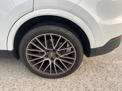 PORSCHE CAYENNE - 8