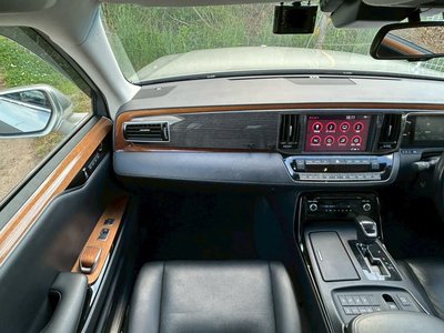 TOYOTA CENTURY - 9