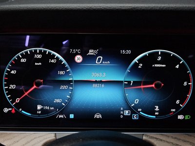 MERCEDES-BENZ E-CLASS - 8