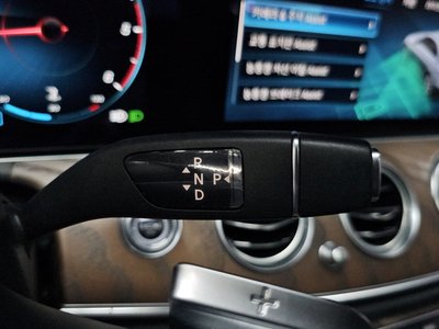 MERCEDES-BENZ E-CLASS - 9