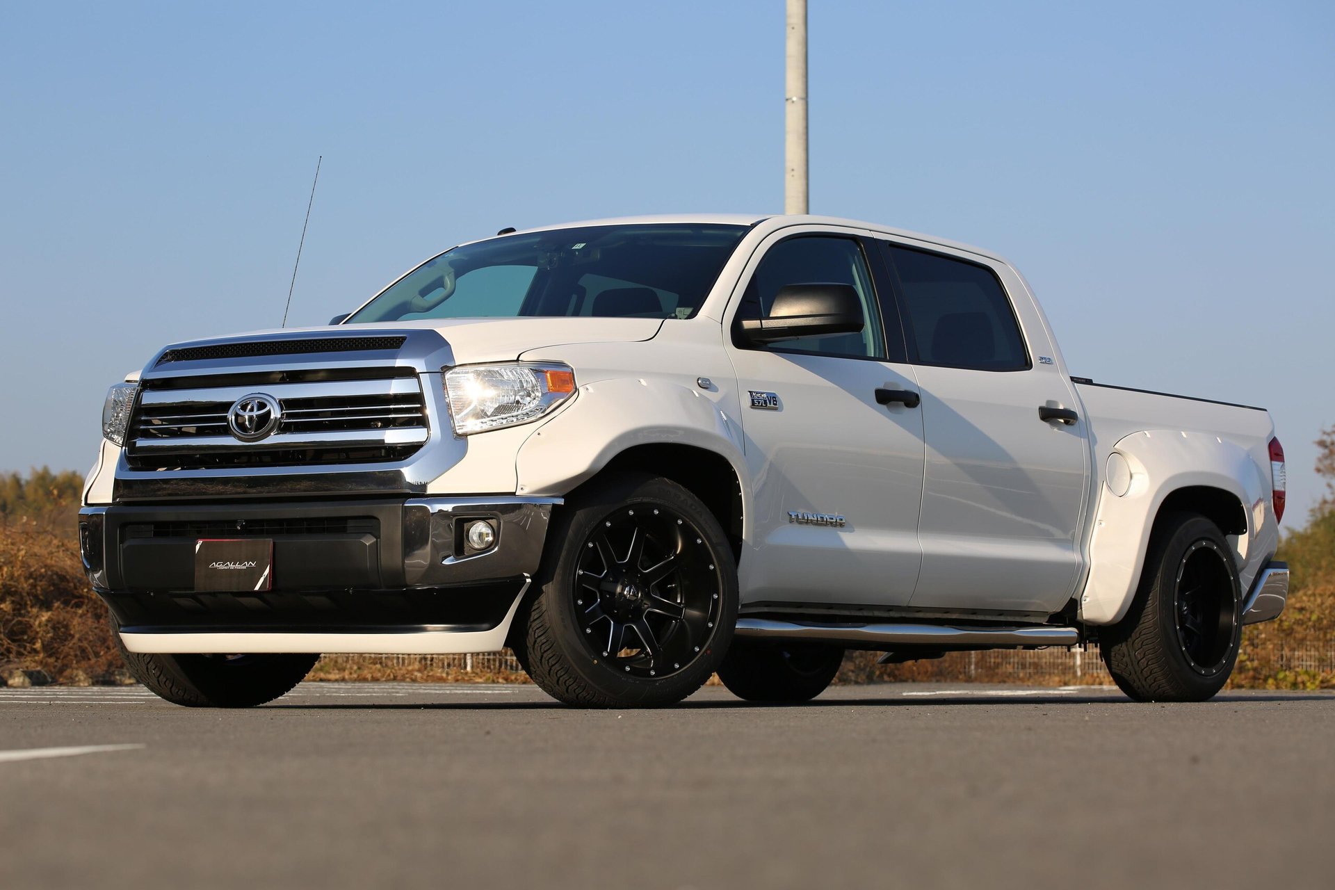 TOYOTA TUNDRA - View 1