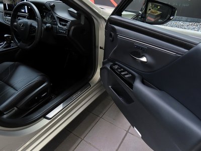 صورة مصغرة 52 لـ 2025 Lexus ES