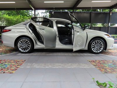 صورة مصغرة 49 لـ 2025 Lexus ES