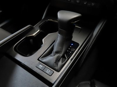 صورة مصغرة 68 لـ 2025 Lexus ES