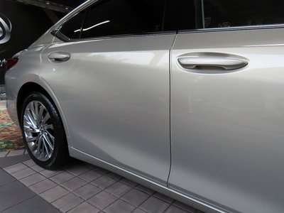 صورة مصغرة 30 لـ 2025 Lexus ES