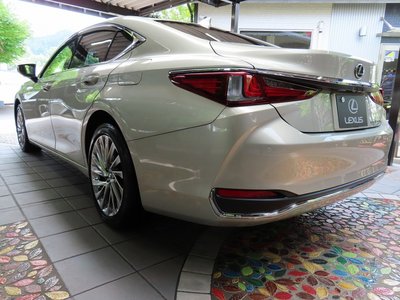صورة مصغرة 41 لـ 2025 Lexus ES