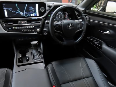 صورة مصغرة 56 لـ 2025 Lexus ES