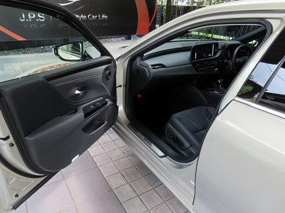 صورة مصغرة 69 لـ 2025 Lexus ES