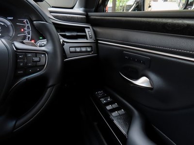 صورة مصغرة 60 لـ 2025 Lexus ES