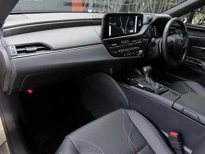 صورة مصغرة 70 لـ 2025 Lexus ES