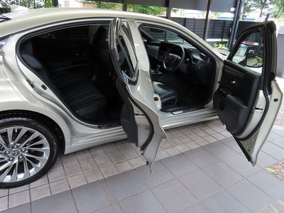 صورة مصغرة 51 لـ 2025 Lexus ES