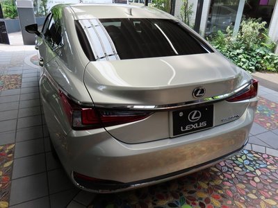 صورة مصغرة 38 لـ 2025 Lexus ES