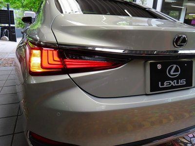 صورة مصغرة 17 لـ 2025 Lexus ES