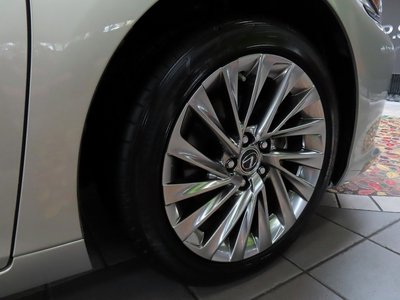 صورة مصغرة 37 لـ 2025 Lexus ES