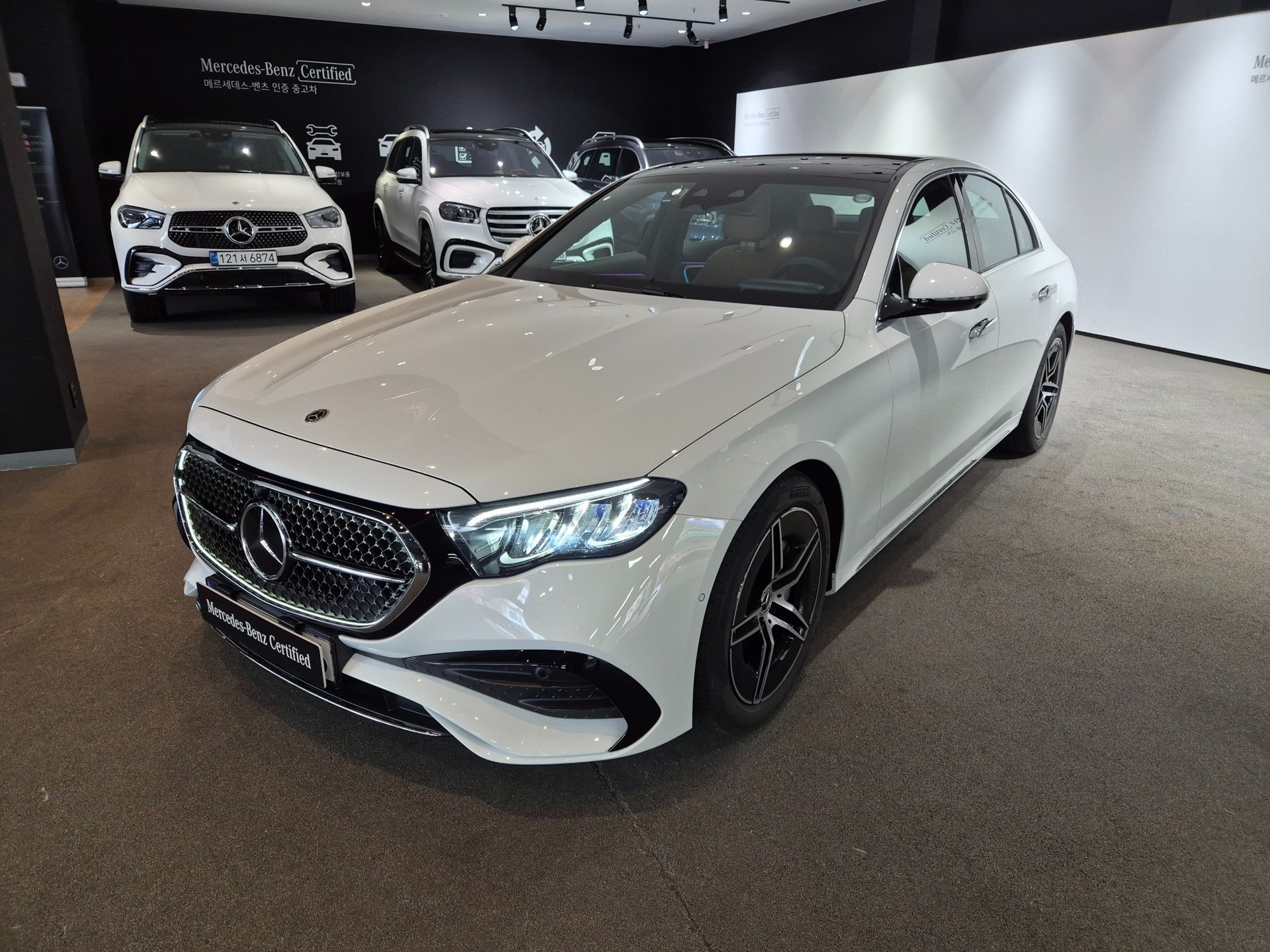 MERCEDES-BENZ E-CLASS - View 1