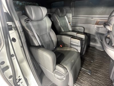 صورة 10 لـ 2025 Toyota ALPHARD