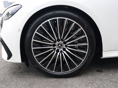 MERCEDES-BENZ E-CLASS - 2