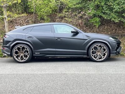 LAMBORGHINI URUS - 4
