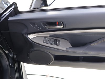 2022 Lexus RC — миниатюра 14