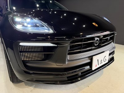 PORSCHE MACAN - 8