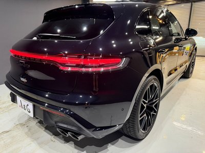 PORSCHE MACAN - 4