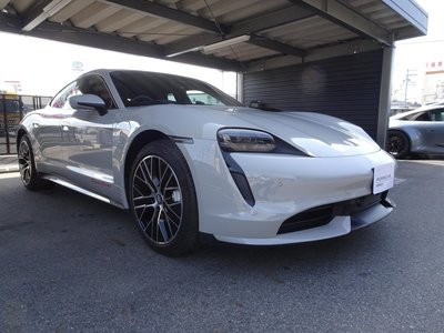 PORSCHE TAYCAN - 3